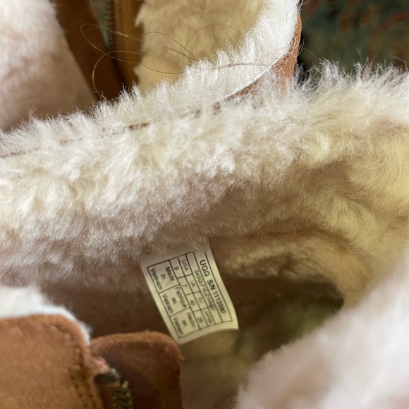 Waterproof mini Ugg boots - Picture 3 of 5